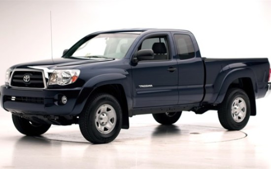 2005 丰田 塔科马 正面40%偏置可变形壁障碰撞测试(驾驶侧) iihs