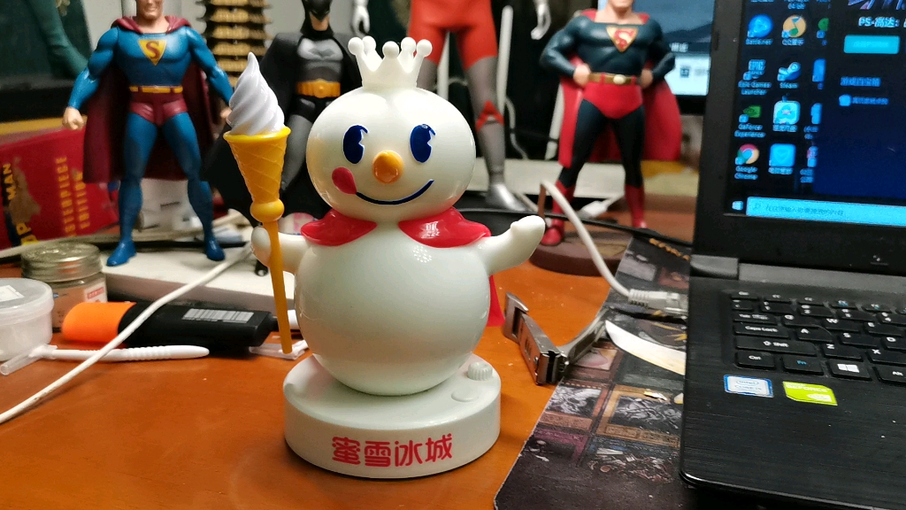 蜜雪冰城雪王唱歌公仔