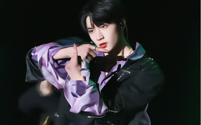 快来看05年养成之光刘耀文的《pretty boy》直拍