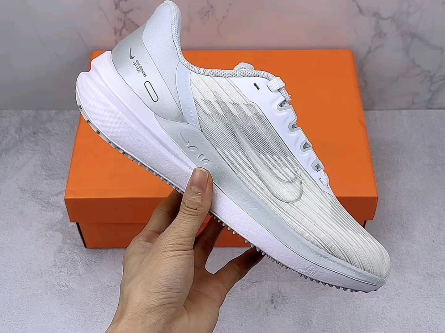 实拍视频登月9代 nike air zoom winflo 9 鞋款采用改良版网眼埠屯