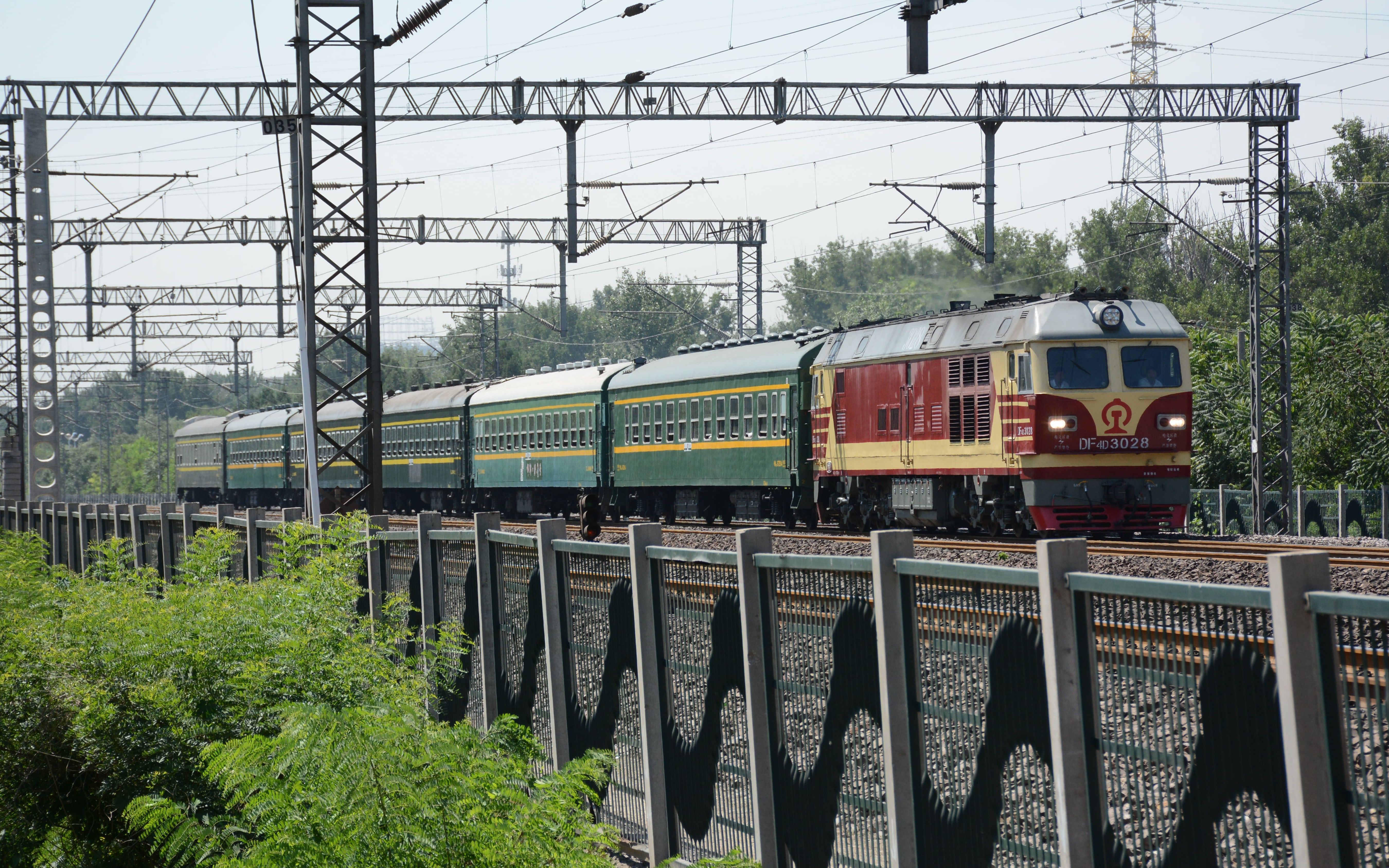 【中国铁路】df4d 3148花老虎牵引6452次出黄村站