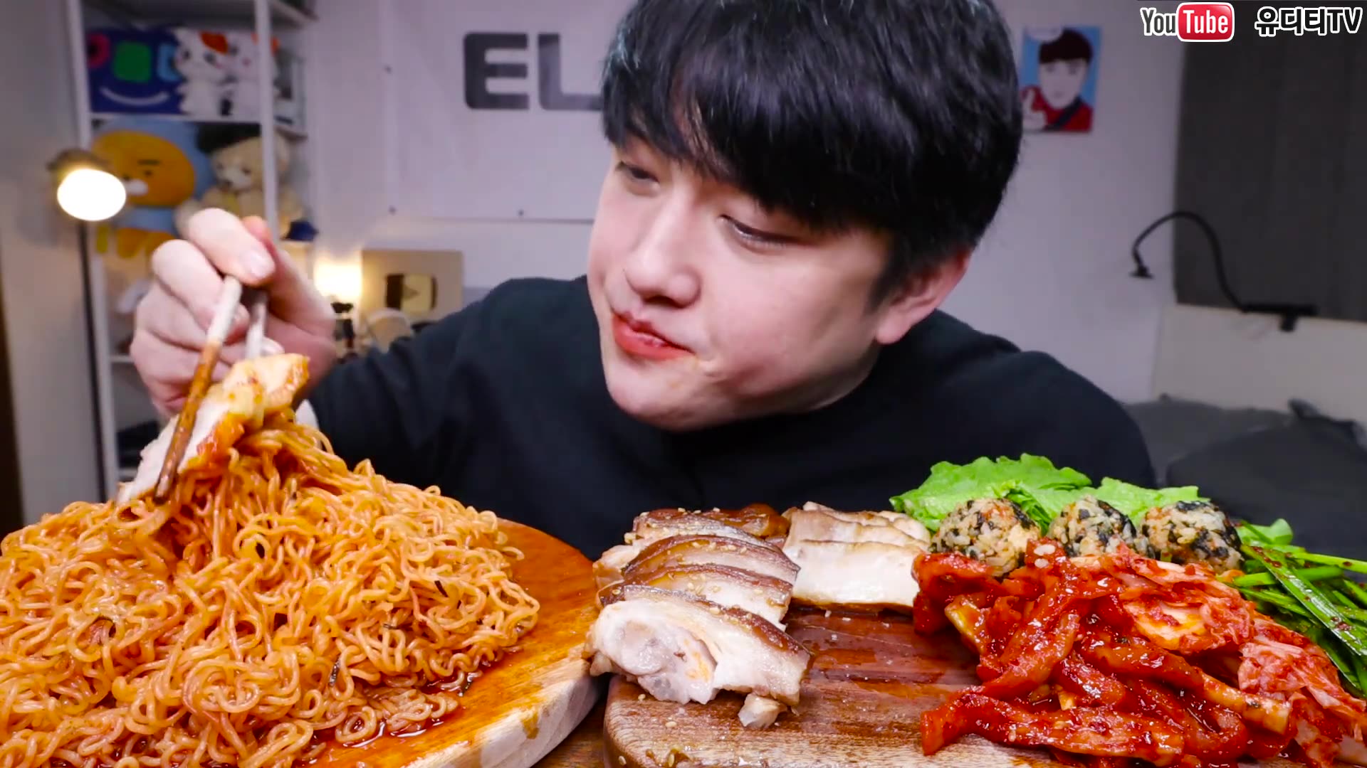 【utd】深渊巨口韩国小哥吃播三养麻辣拌面泡菜饭团