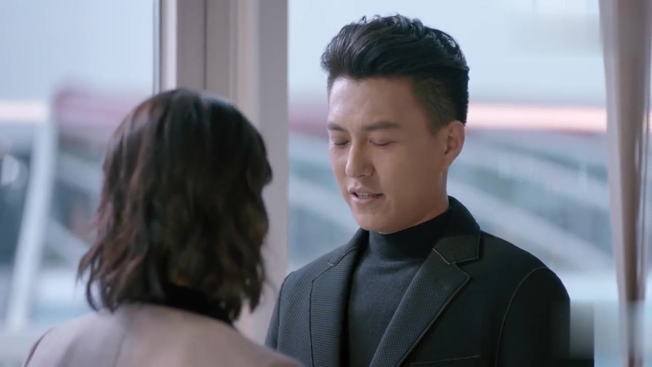 安迪主动拥抱老谭把老谭都整懵了简直太意外