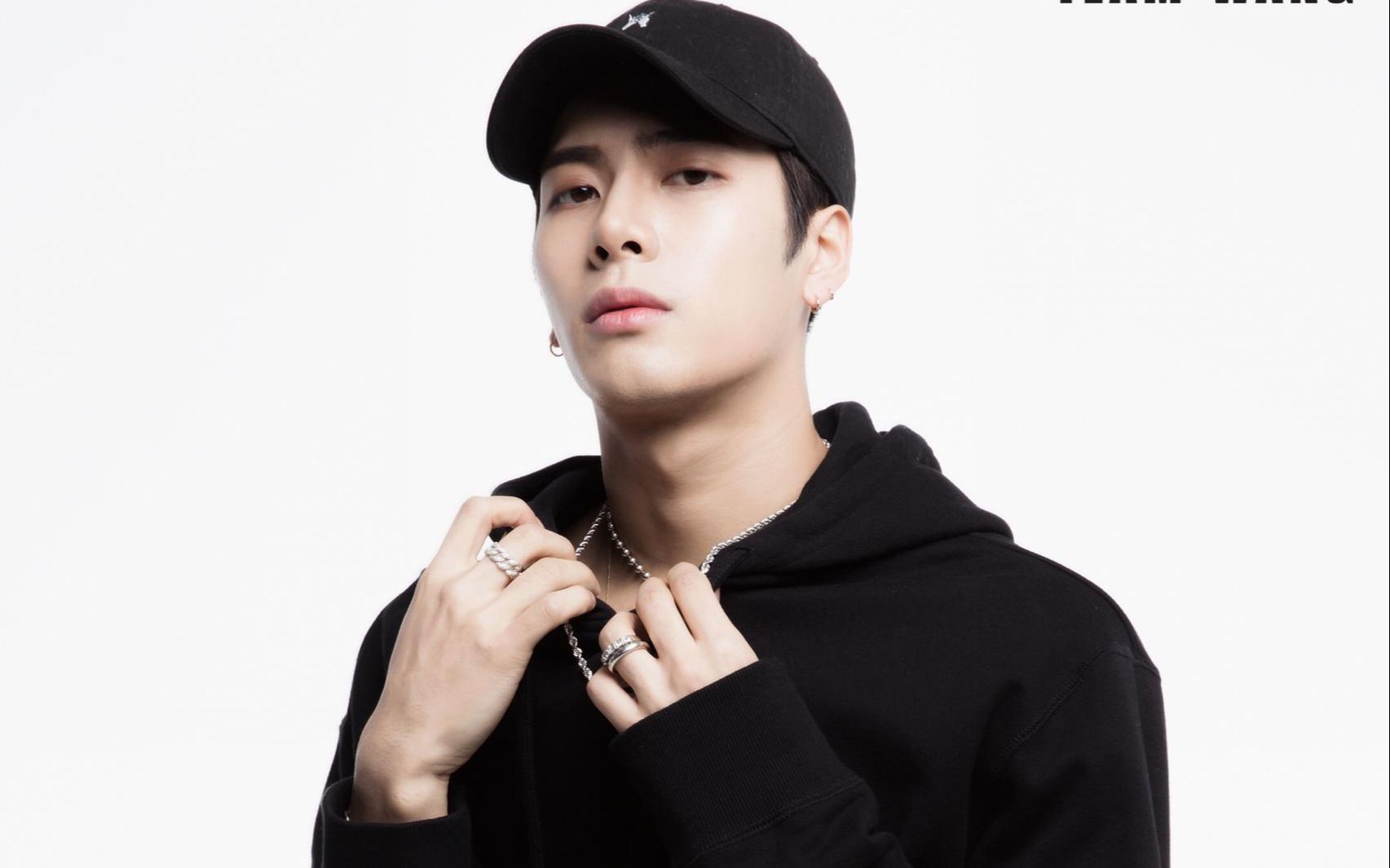 有胡子的王嘉尔,也是超级有男人味的!