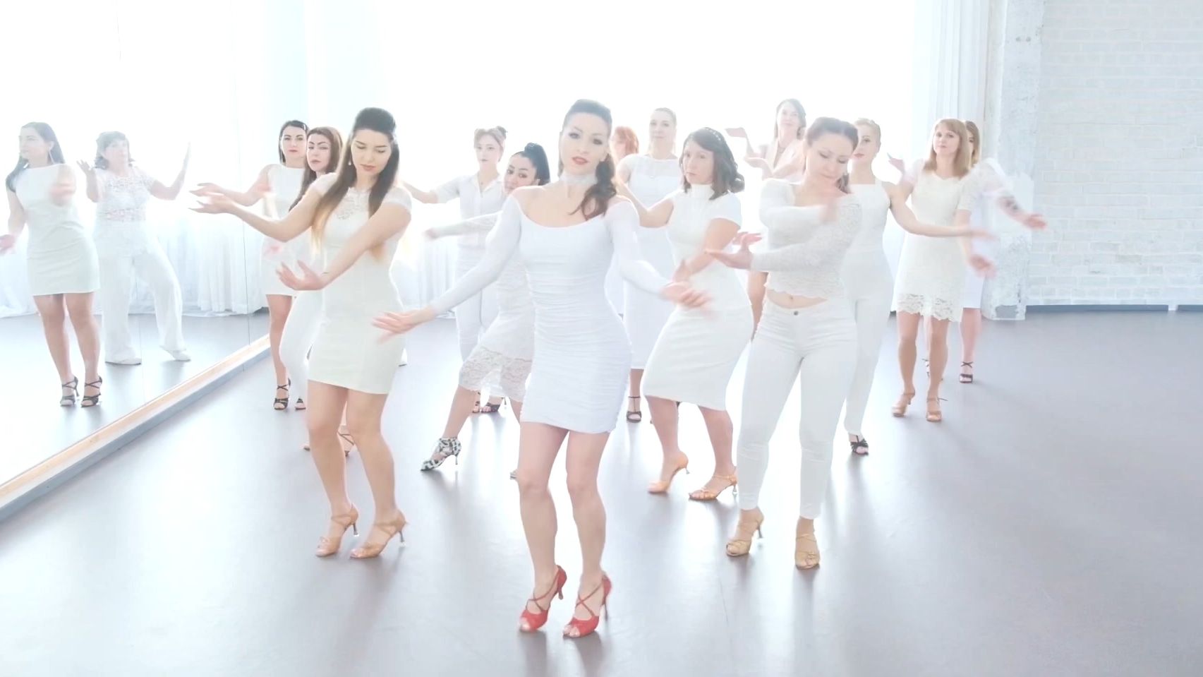 性感热舞-e3-79● bachata lady style _choreo- anna german