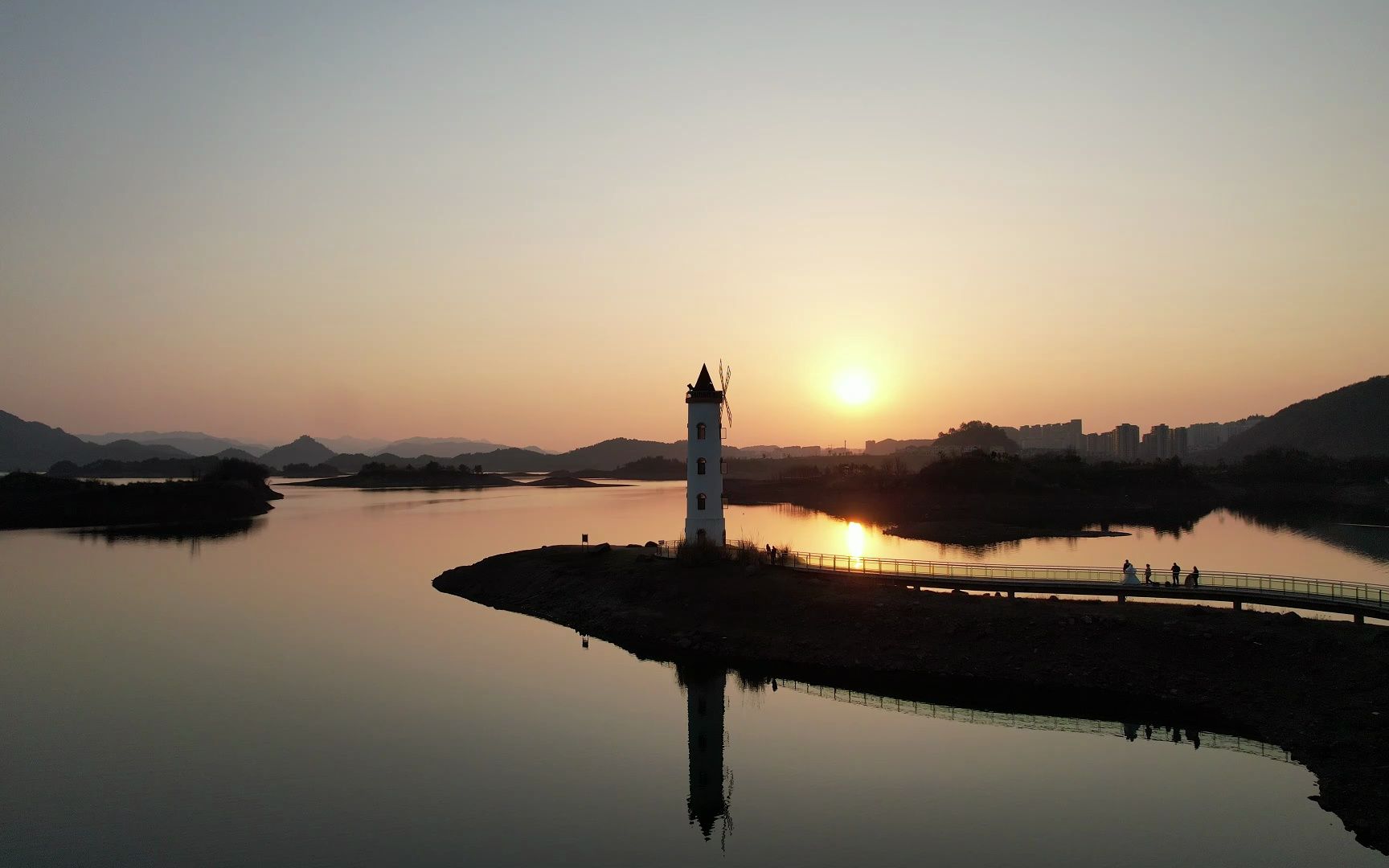 千岛湖啤酒小镇绝美灯塔