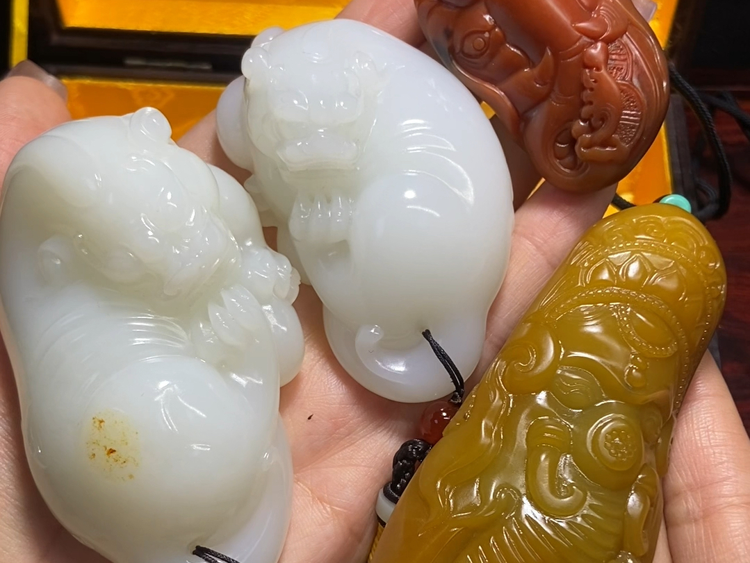 现在想给它们找个有缘人#收藏品 #和田玉 #手把件 #羊脂白玉 #挂件