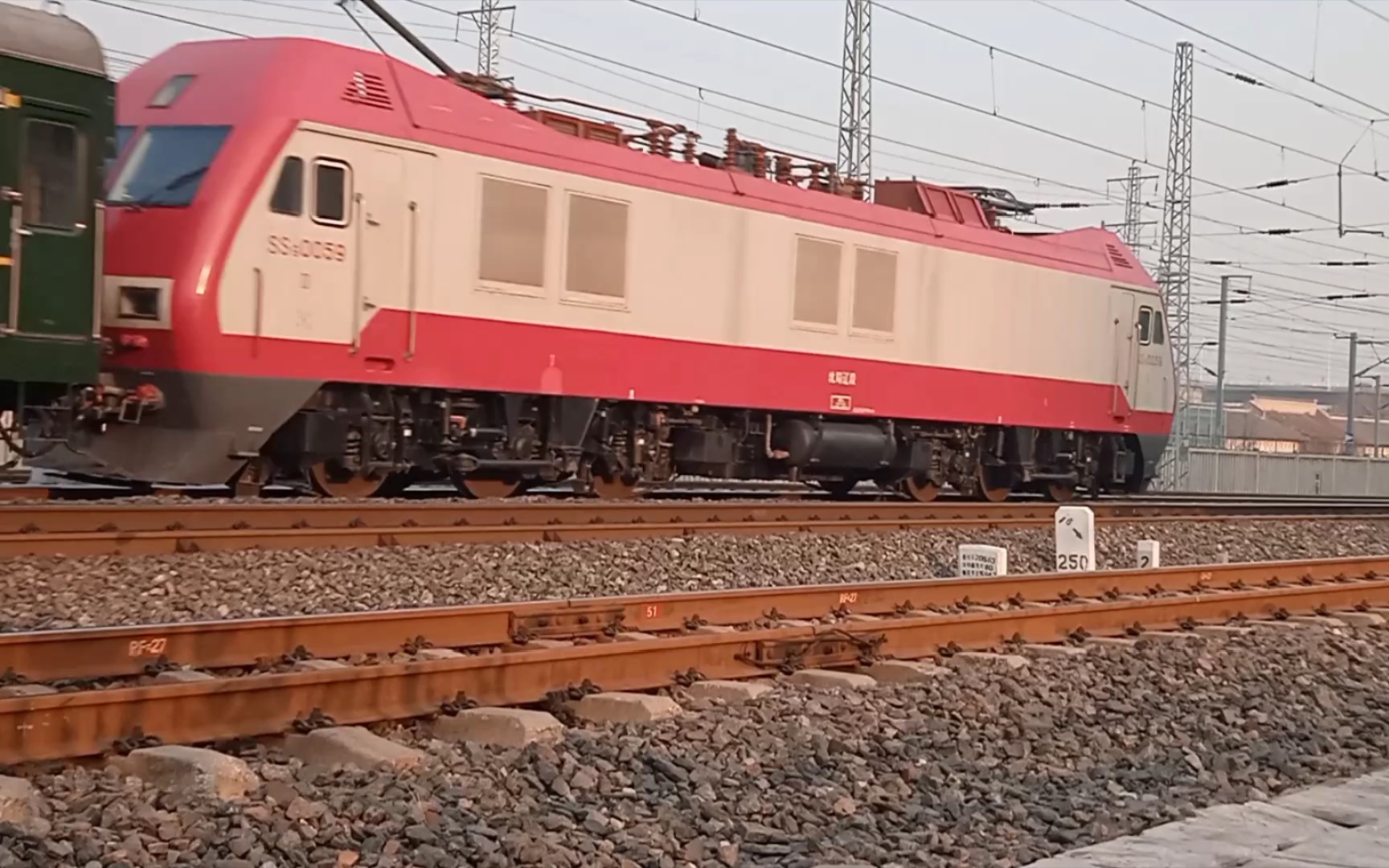 沈局辽段ss9g0059牵引t39鹤城旅游号接近天津站四号楼