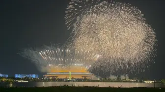 Скачать видео: 【主媒体中心】东安湖大运会开幕式演练，烟花第二波泰裤辣