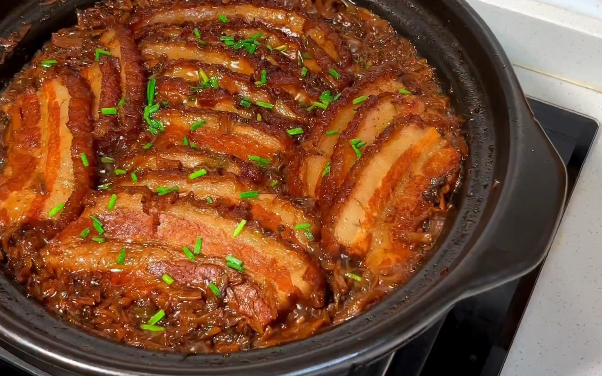 今天又是被梅干菜烧肉香迷糊的一天,这绝对是干饭届的扛把子,就这吸满