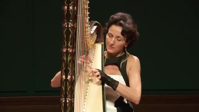 [图]〔竖琴〕Isabelle Moretti plays Marcel TOURNIER First sonatine 2nd movement