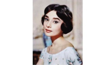 奥黛丽ⷮŠ赫本(Audrey Hepburn,1929年5月4日—1993年1月20日),出生于比利时布鲁塞尔,英国女演员.哔哩哔哩bilibili