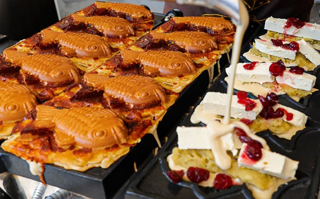 韩国最爱街头小吃鲫鱼饼 5大韩国人最喜欢的街头美食!鱼形面包制作