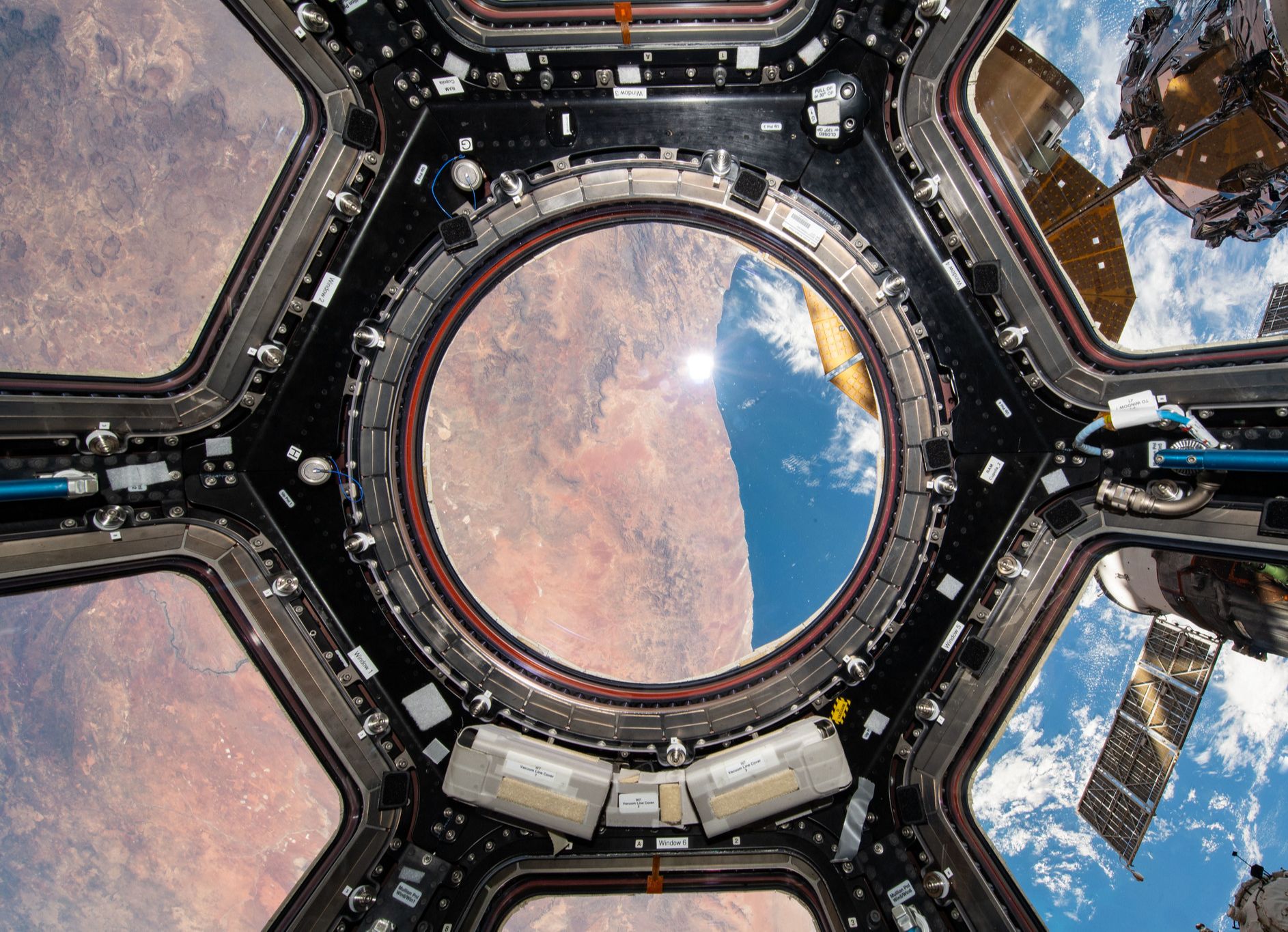 从空间站cupola窗户看地球 地球地形