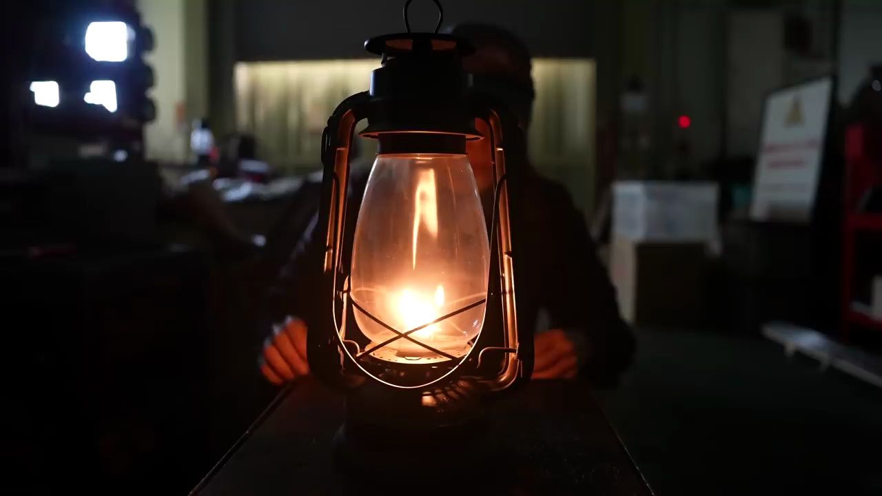 复古油灯 日本唯一生产煤油灯的工厂!