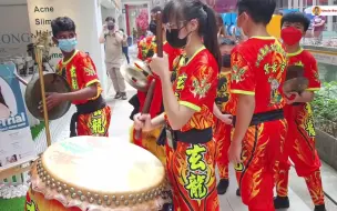 Скачать видео: 搬运 | 醒狮-龙狮-狮鼓-超厉害的马来女生醒狮鼓手