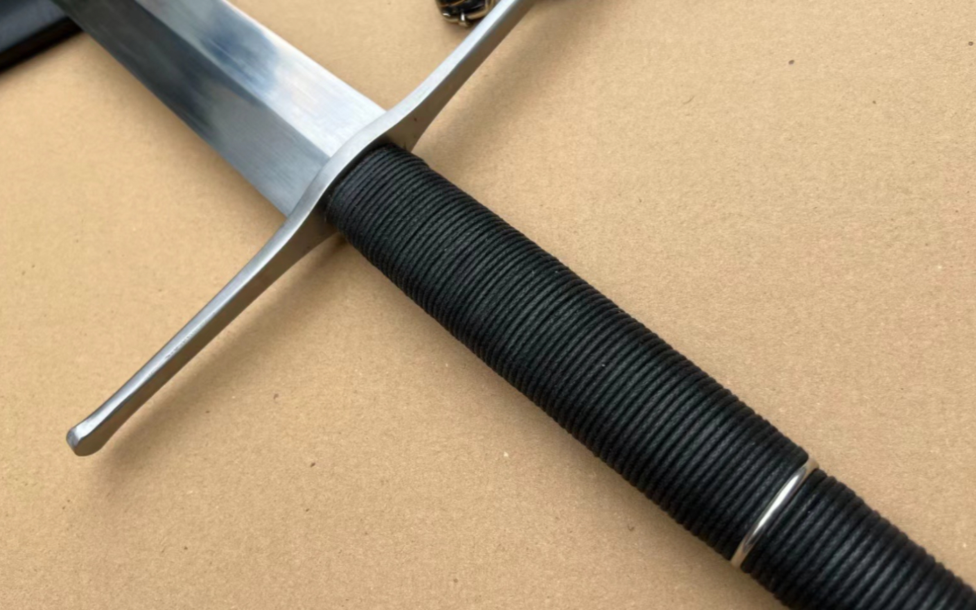 5张多一点的西洋剑