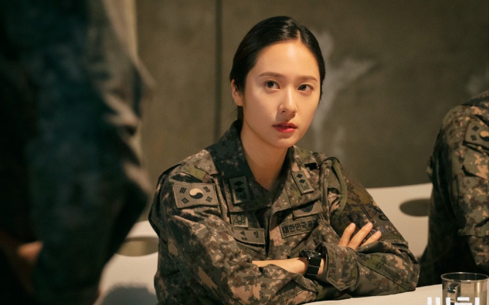 【郑秀晶】韩剧search最新预告,孙中尉眼神太飒太a了!期待孙艺琳军官