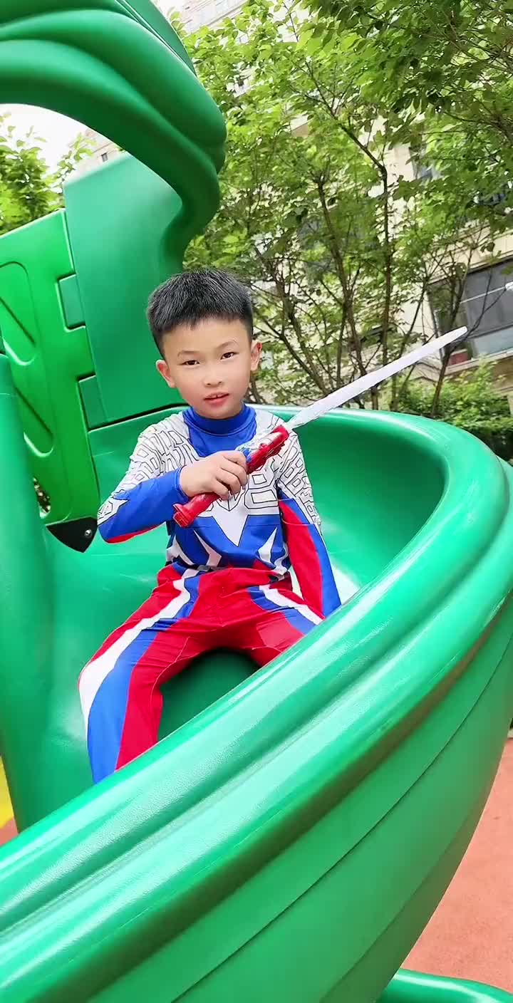 我是赛罗小淘气#熊孩子模仿奥特曼 #小孩子的快乐总是那么简单