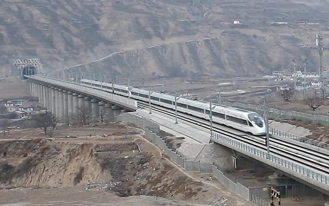 再拍宝兰高铁八里窑大桥