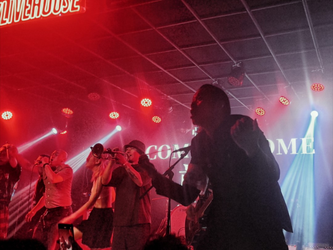 《coming home》亚细亚报童 7livehouse