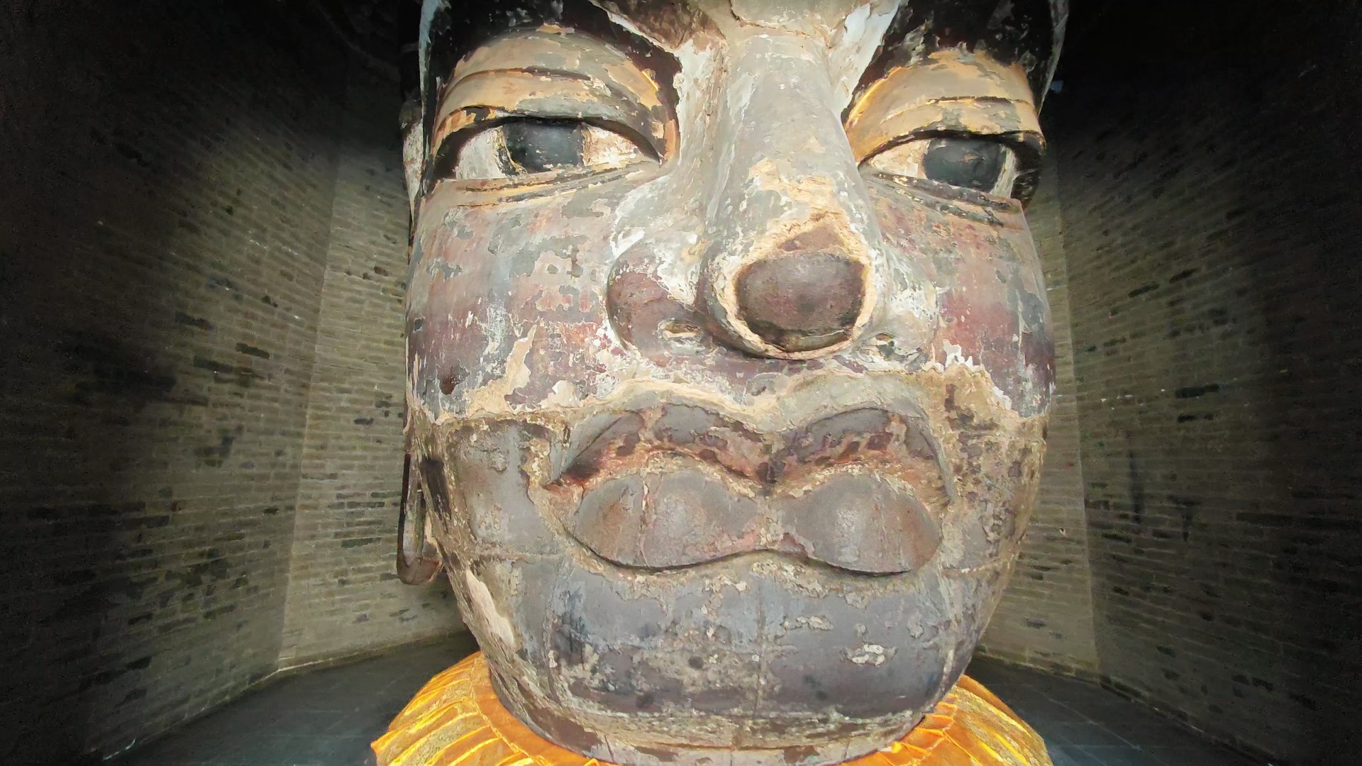 临汾大云寺,当地人叫铁佛寺,15顿重的铁佛头