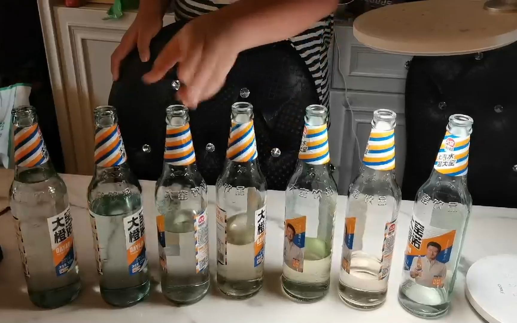 水瓶琴敲和吹时的音调高低实验优秀11