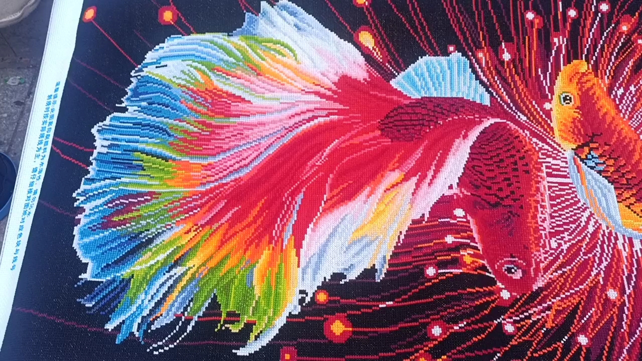 七彩锦鲤十字绣历时两个月完成,大家看一下多少钱给卖.