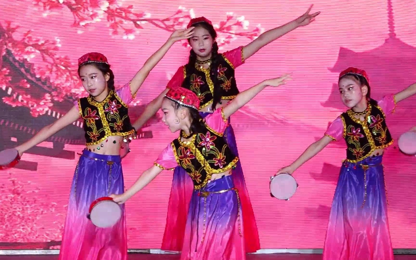 30 群舞《石榴红了》