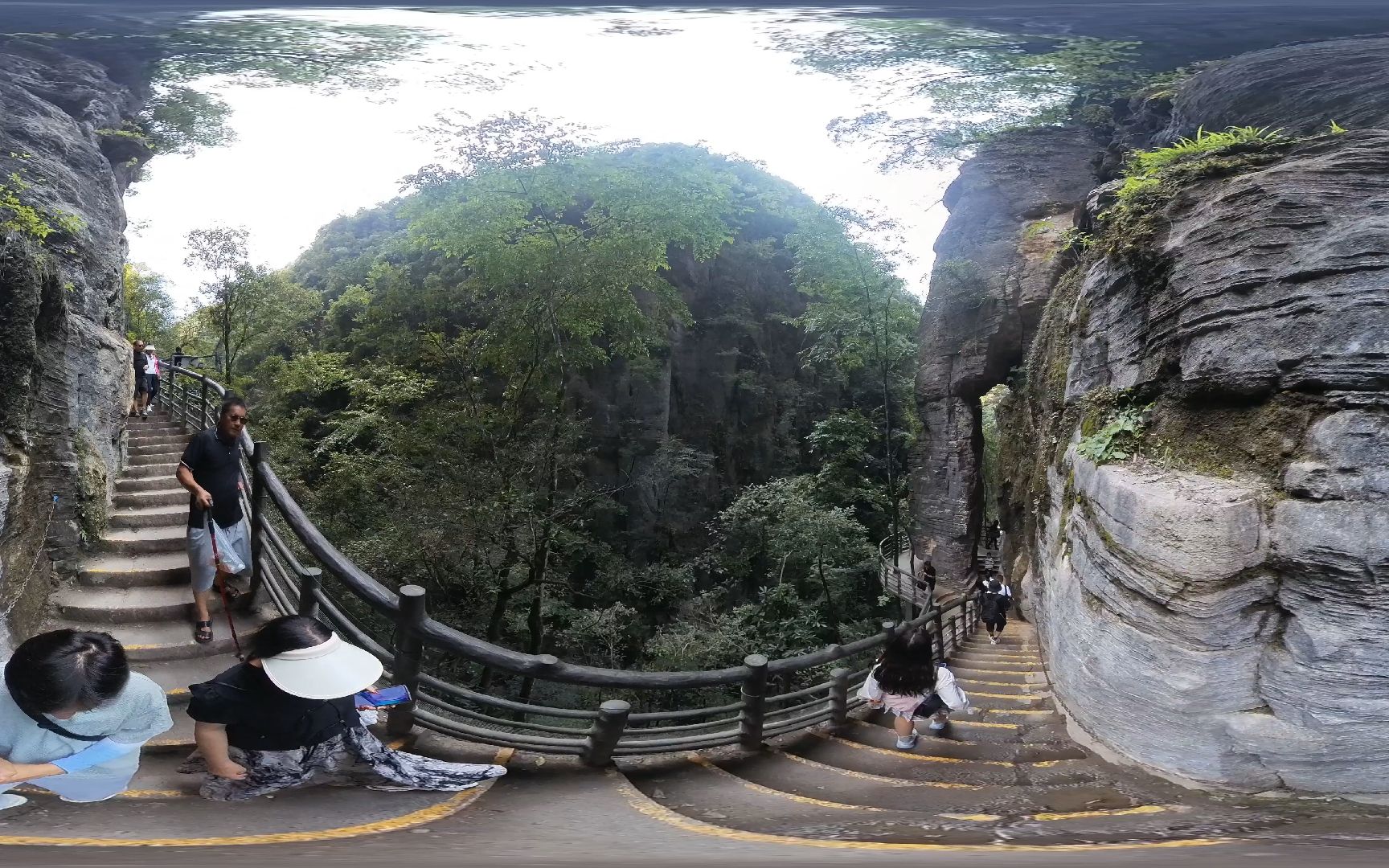 vid_20230818_152712_00_105(3)恩施地心谷全景