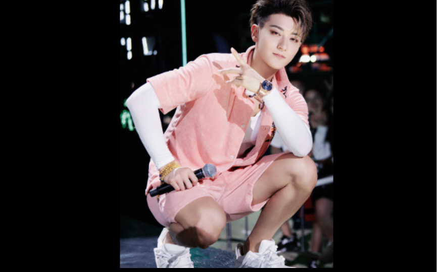 黄子韬 粉红色男神 比心大作战