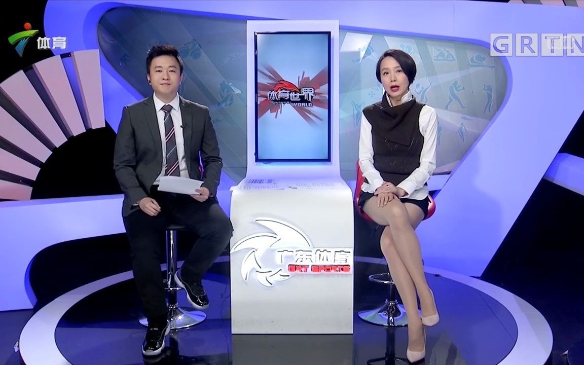 20171230 郑怡超级小短裙配超薄肉丝主持《体育世界》,尽显修长美腿