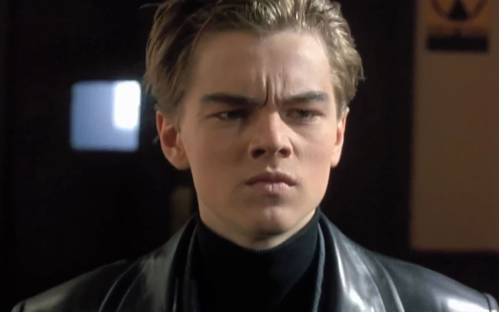 【小李子】边缘日记:莱昂纳多黑皮衣 散弹枪,简直可以去拍终结者了