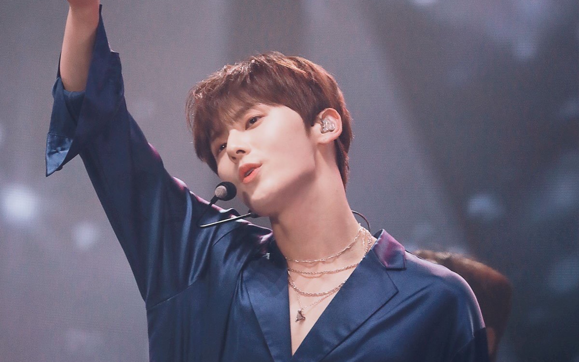 190412 nuest演唱会 universe 黄旼炫solo 饭拍 4个视频整合到一个了