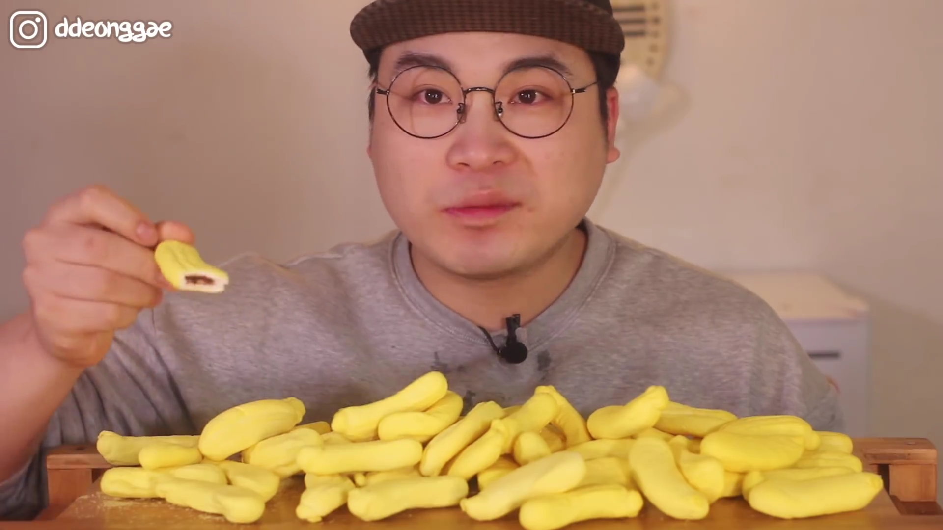 韩国吃播已授权巧克力夹心香蕉棉花糖ddeonggaedonkeyrealsound咀嚼音