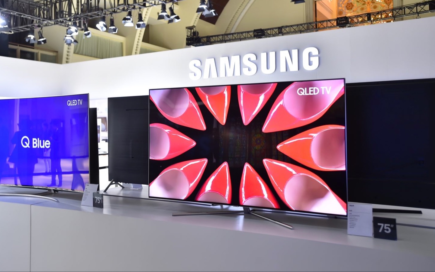 三星q900r 8k qled电视,土豪客厅的必备