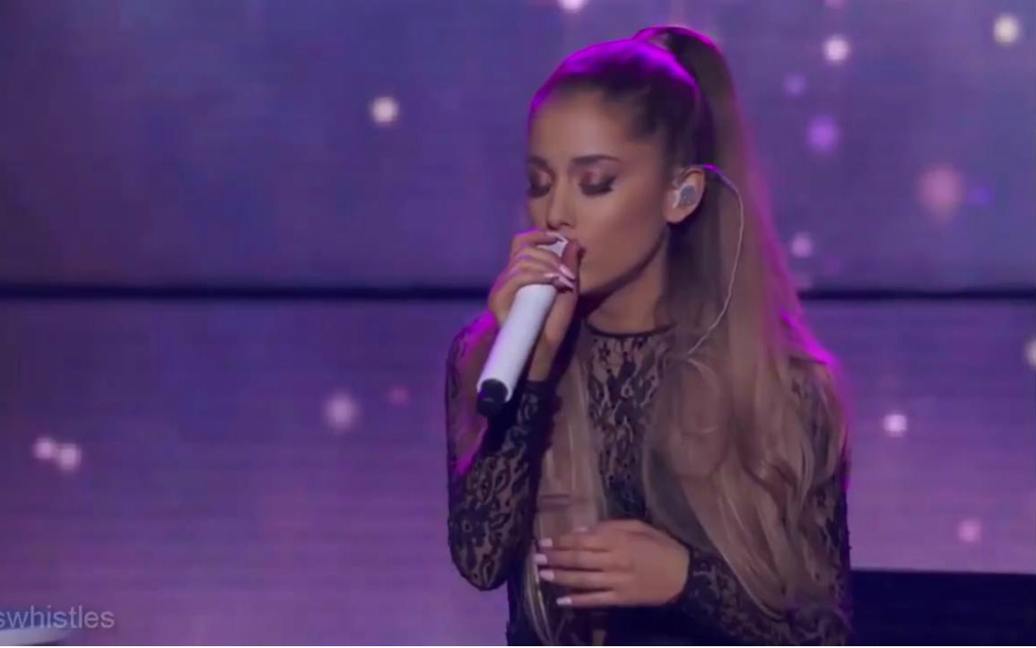 [图]Ariana Grande - Just a Little Bit of Your Heart - LIVE iHear