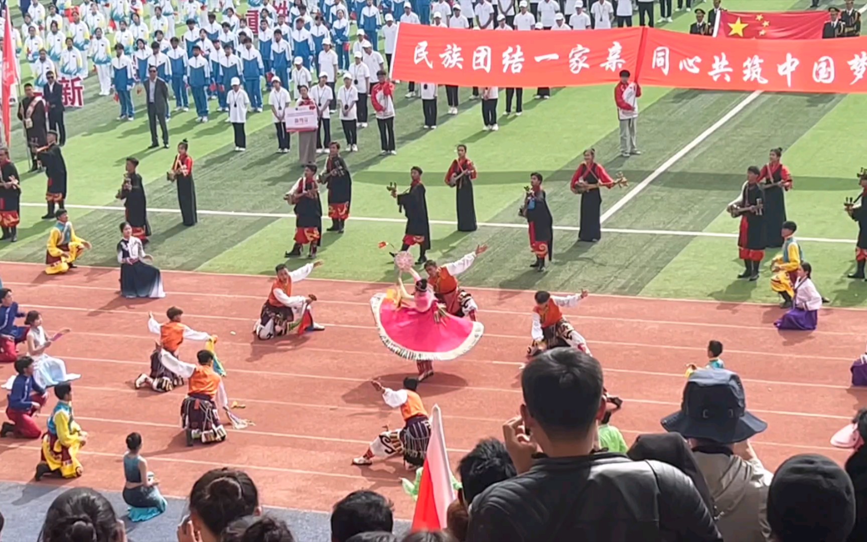 [图]西藏大学独有的运动会开幕式-艺术学院