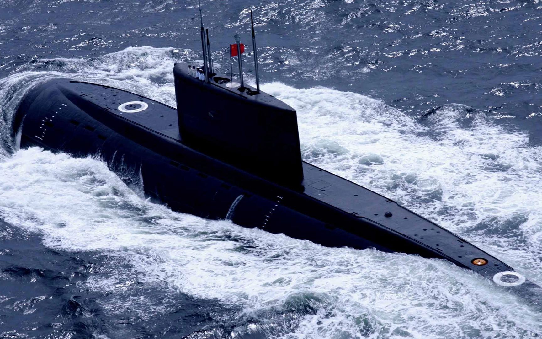 伙食超过空军,睡觉有专人"暖被窝",中国潜艇兵待遇为啥这么好