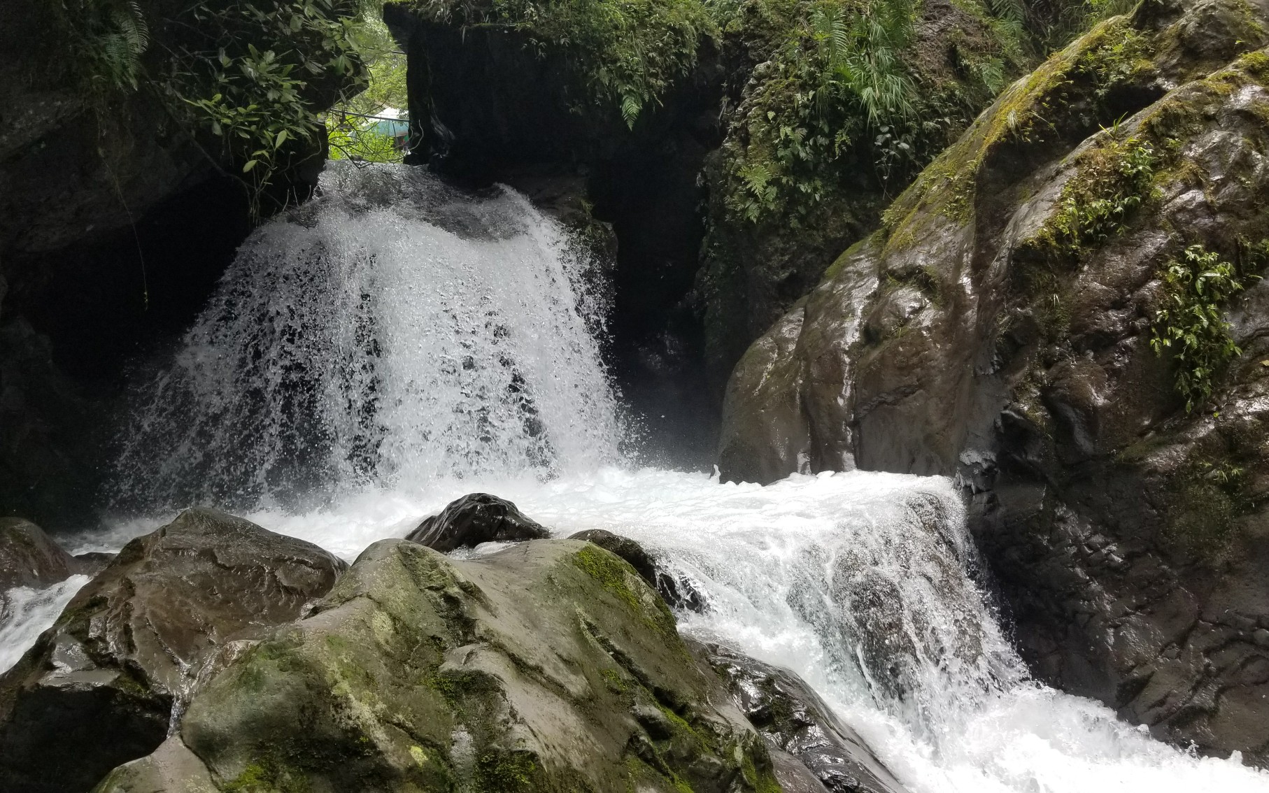 峨眉山 山川小溪