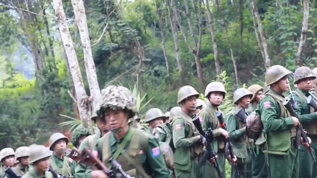 10月30日中午!果敢同盟军在一点一点的清除电诈集团几缅军阵地