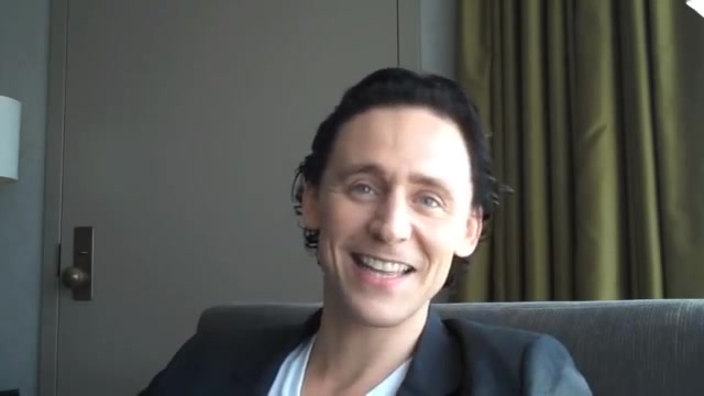 [图]Tom talks Toronto Fest, Comic-Con, Loki, The Avengers, and The Deep Blue sea