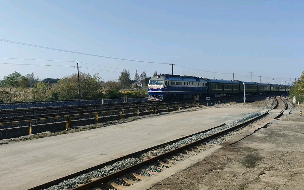 淡季欠编后t221次列车庐江站二道通过_哔哩哔哩_bilibili