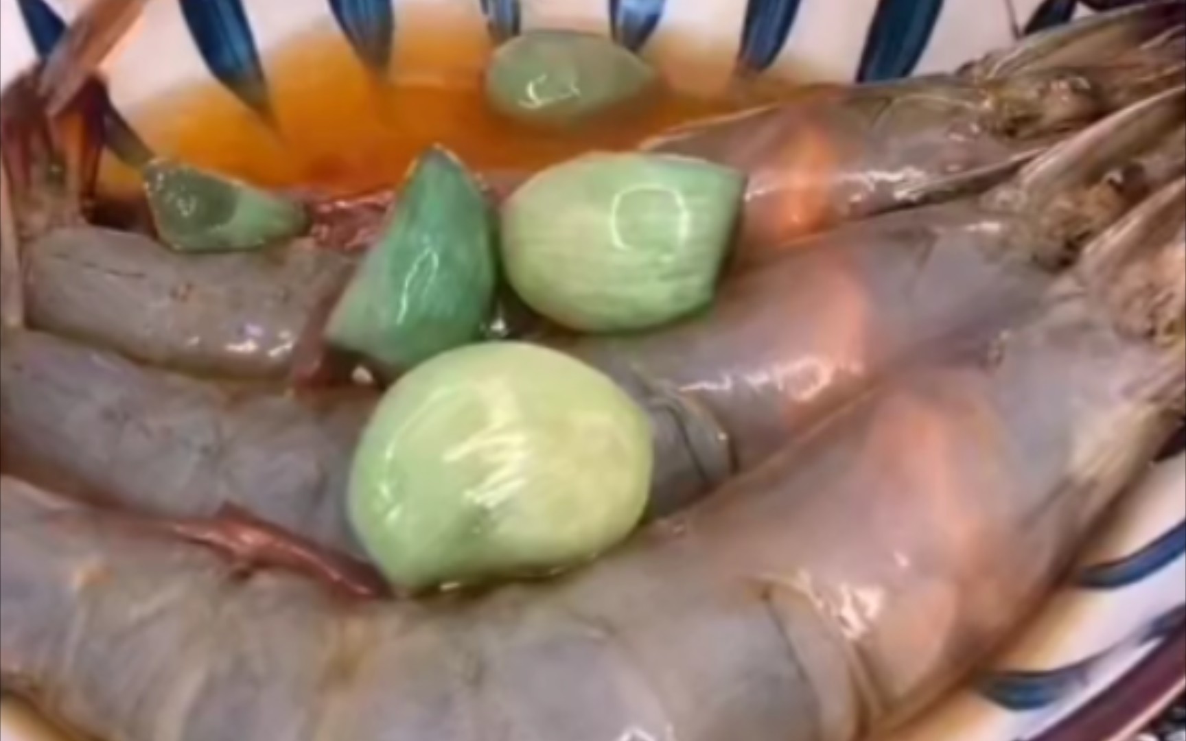 美食娜娜呛吸虾配腊八蒜—(110)