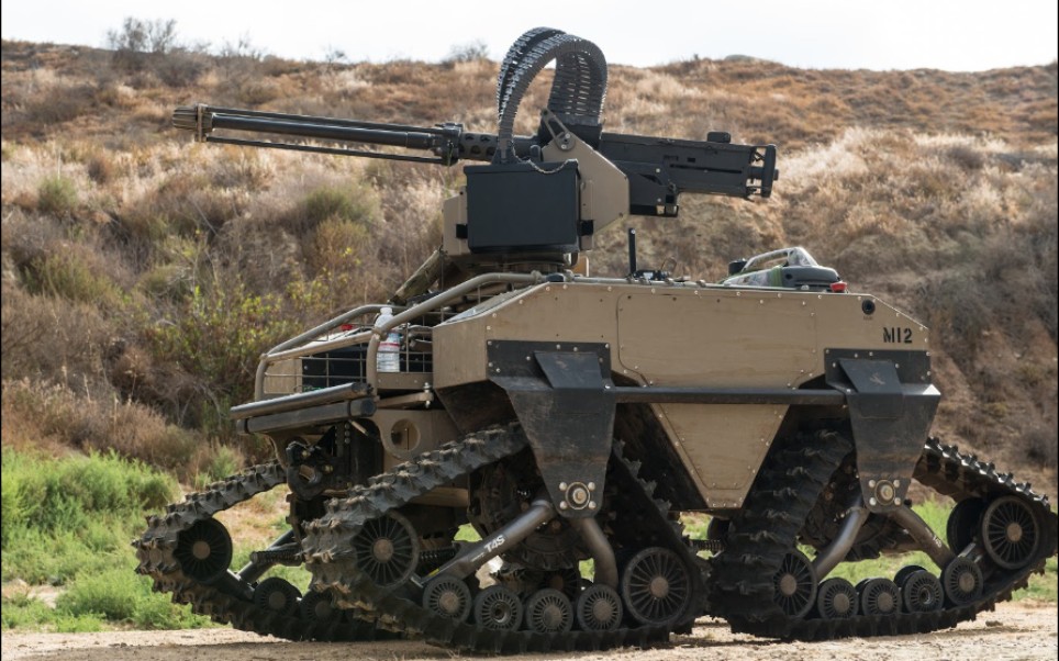 引擎轰鸣履带式无人车参与防疫