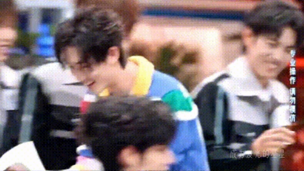 丁程鑫的水巴掌打到了何老师的脸上