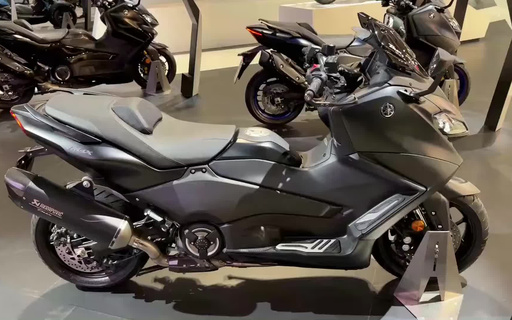 2023 yamaha t-max 560 静态展示