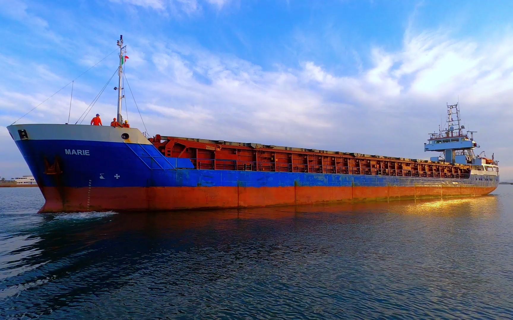 夕阳下船只视频素材