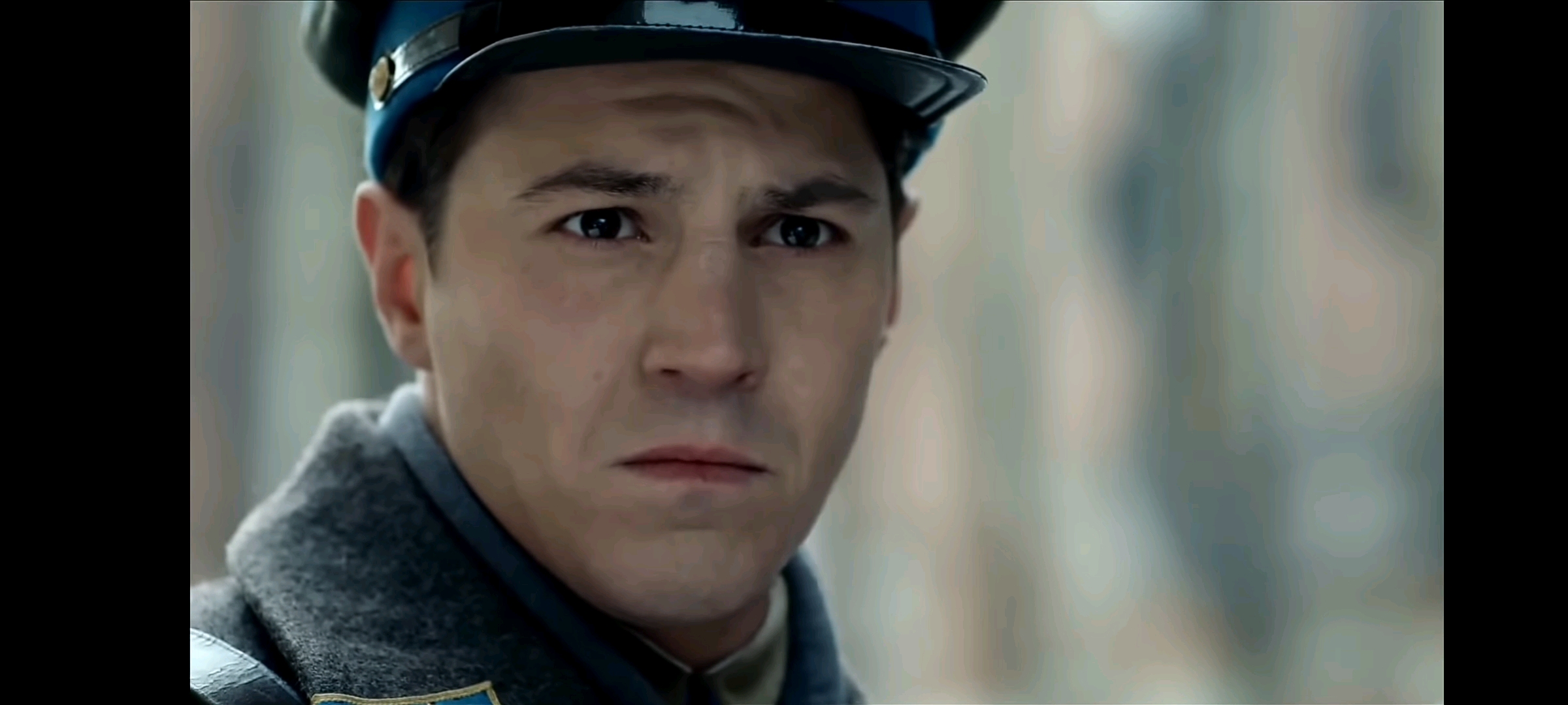 苏联空军马靴帅哥军官对飞机制造厂表示不满