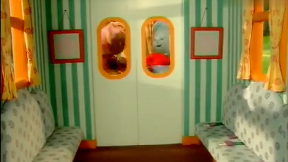 花园宝宝:依古比古和唔西迪西,乘坐叮叮车,一起去玛卡巴卡家